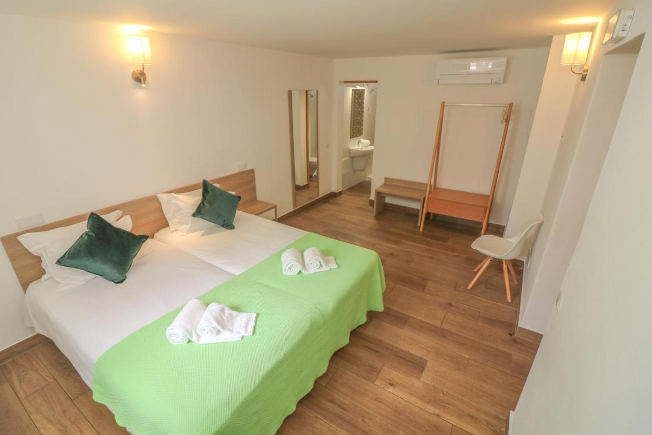 Little Break Guest House Lagos Bagian luar foto